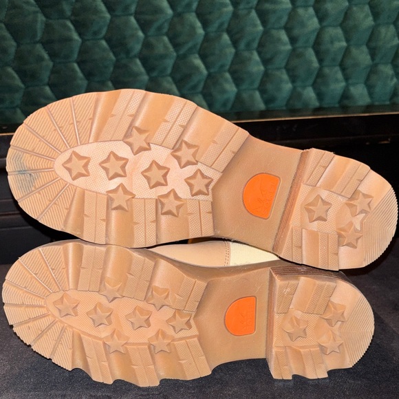 Sorel Chelsea Boots - Picture 5 of 5